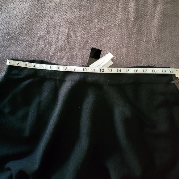 Woman's winter skirt, will fit a size 16-18 - Picture 3 of 8